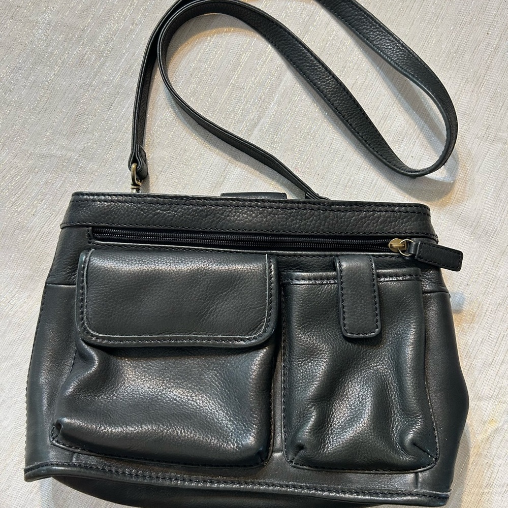 Fossil Black Crossbody Bag with Adjustable Strap and Structured Design